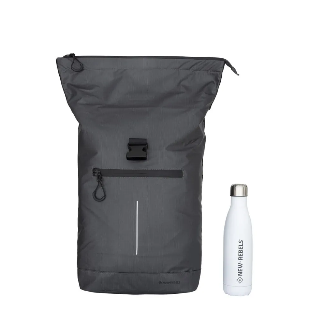 New Rebels Hugo New York 17L Waterafstotende Rolltop Rugtas Zwart
