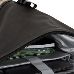 New Rebels Mart Arts – New York Parelmeisje Rolltop Rugzak 16L | Johannes Vermeer Waterafstotend Backpack
