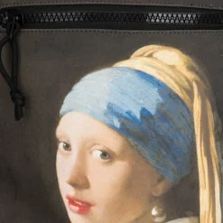 New Rebels Mart Arts – New York Parelmeisje Rolltop Rugzak 16L | Johannes Vermeer Waterafstotend Backpack