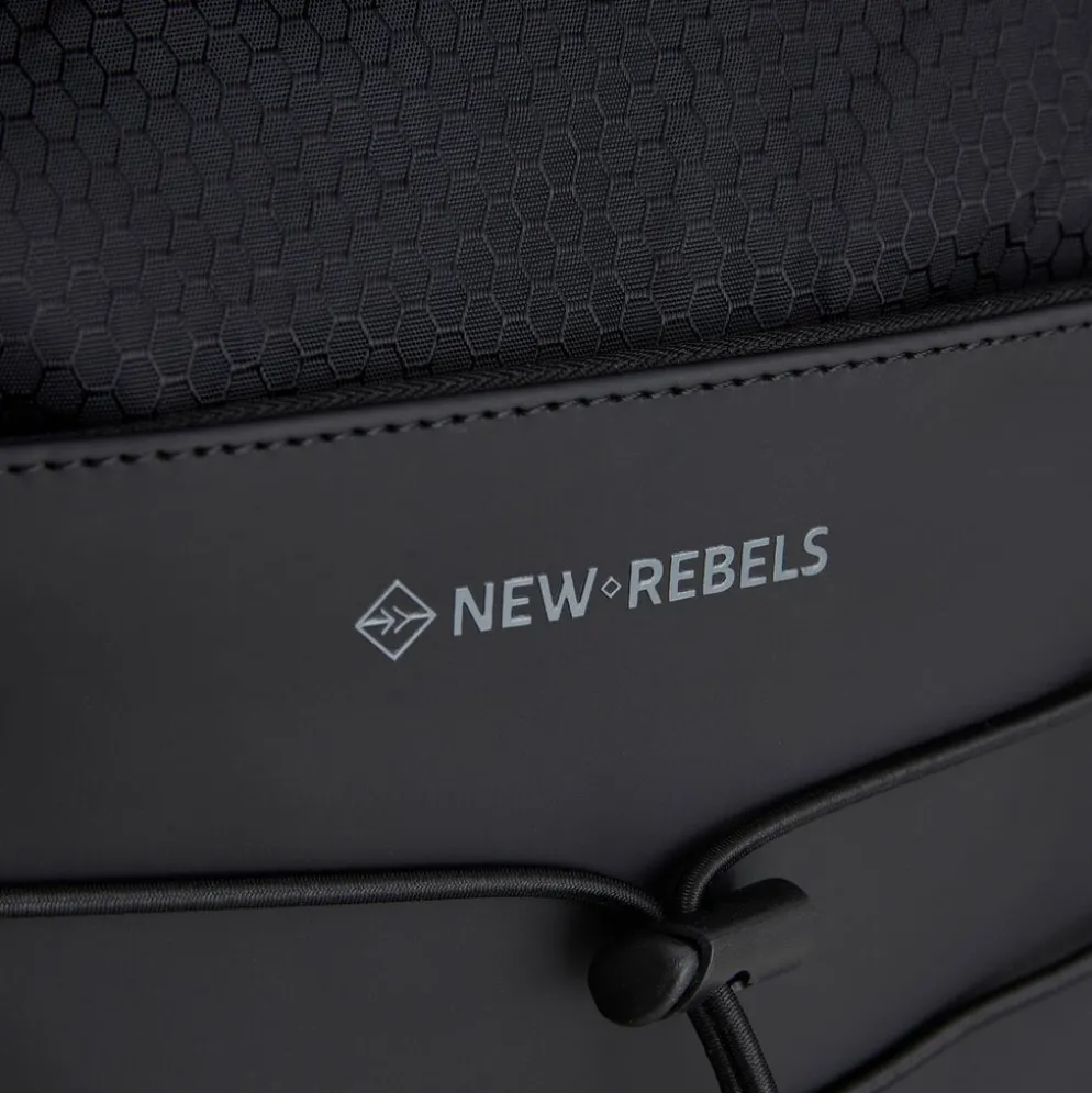 New Rebels Trondheim Windsor Rolltop Rugzak Zwart
