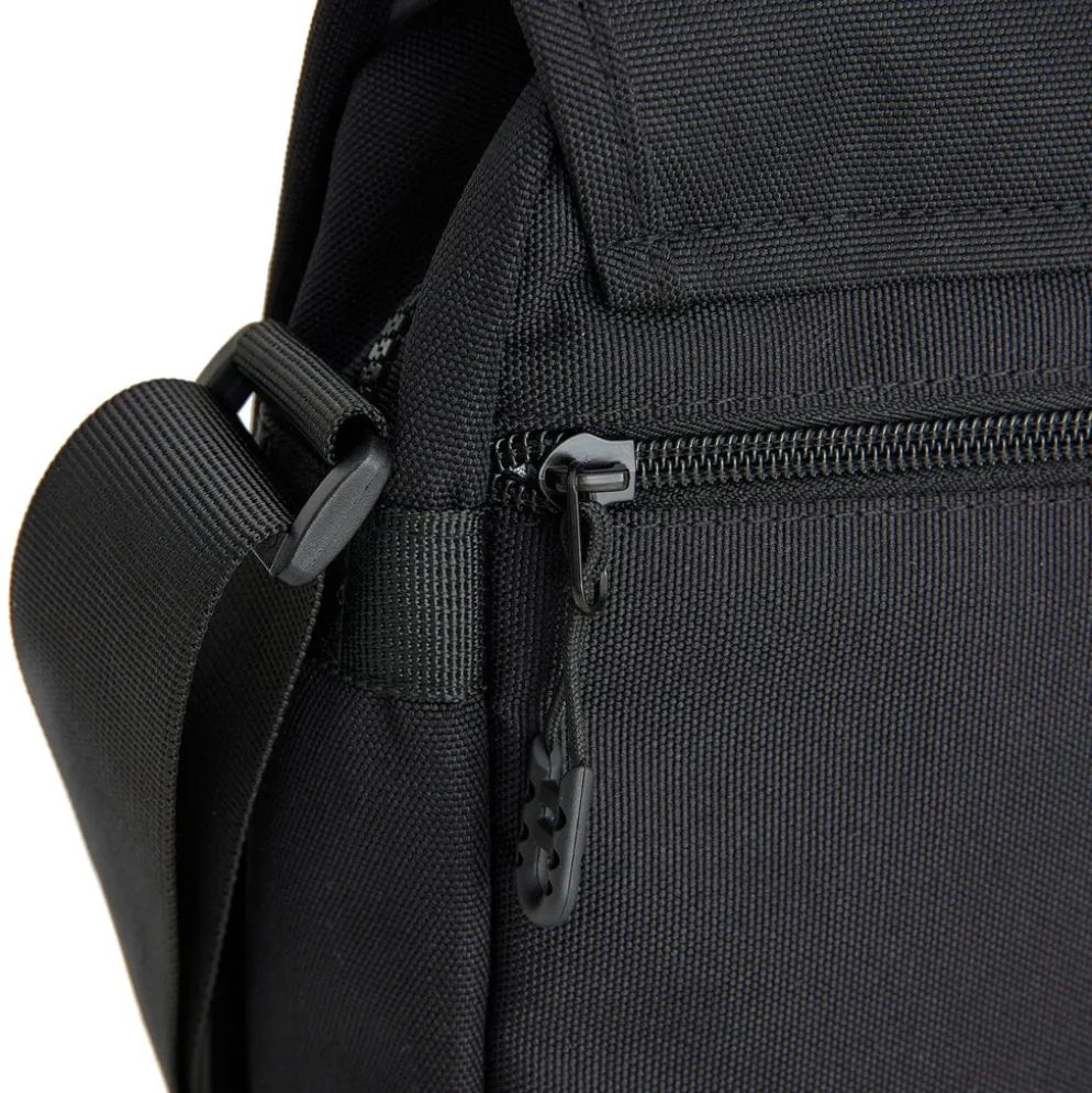 New Rebels Valor Cincinnati Flapover Black – Waterbestendige Schoudertas – 2.9 L