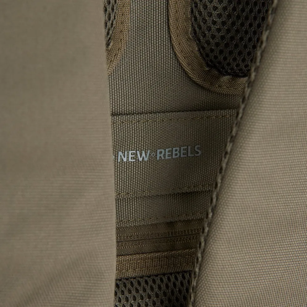 New Rebels Valor New York olijfgroen 21L Rugzak Rolltop Waterafstotend Laptop 15,6 inch